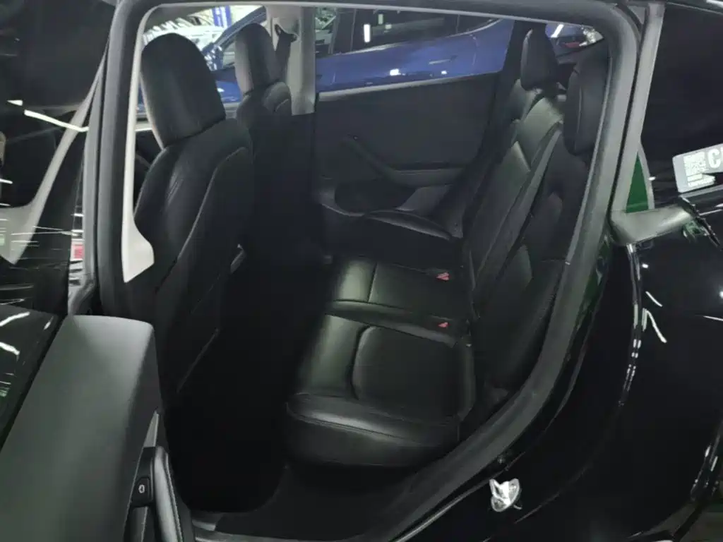 Tesla Model Y — фото 17