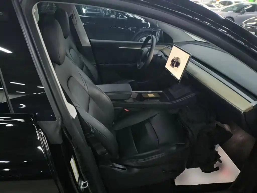 Tesla Model Y — фото 25