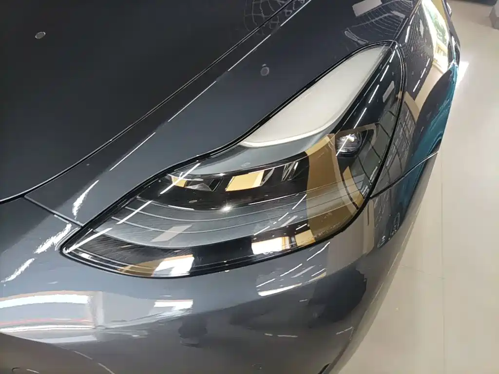 Tesla Model Y — фото 18