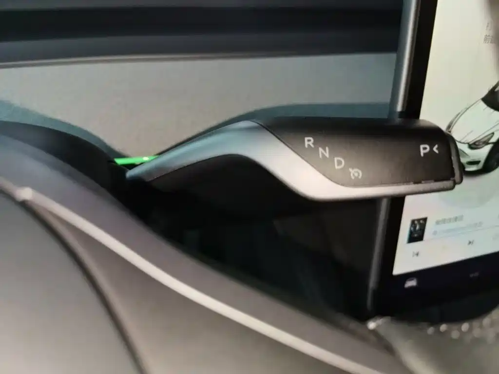 Tesla Model Y — фото 14