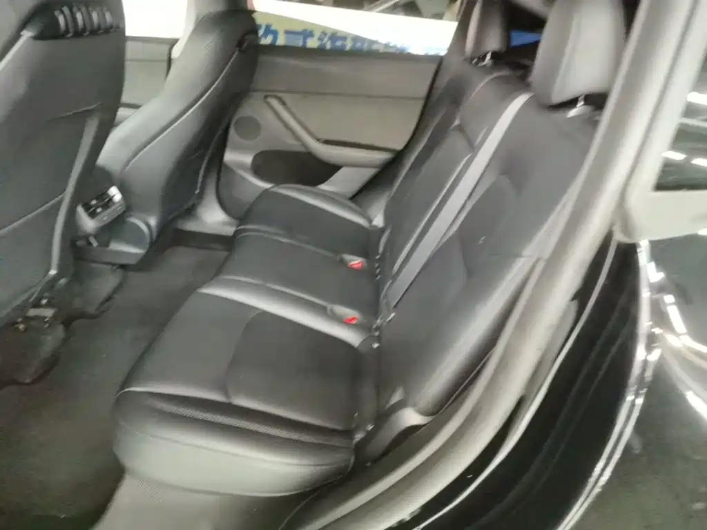 Tesla Model Y — фото 17