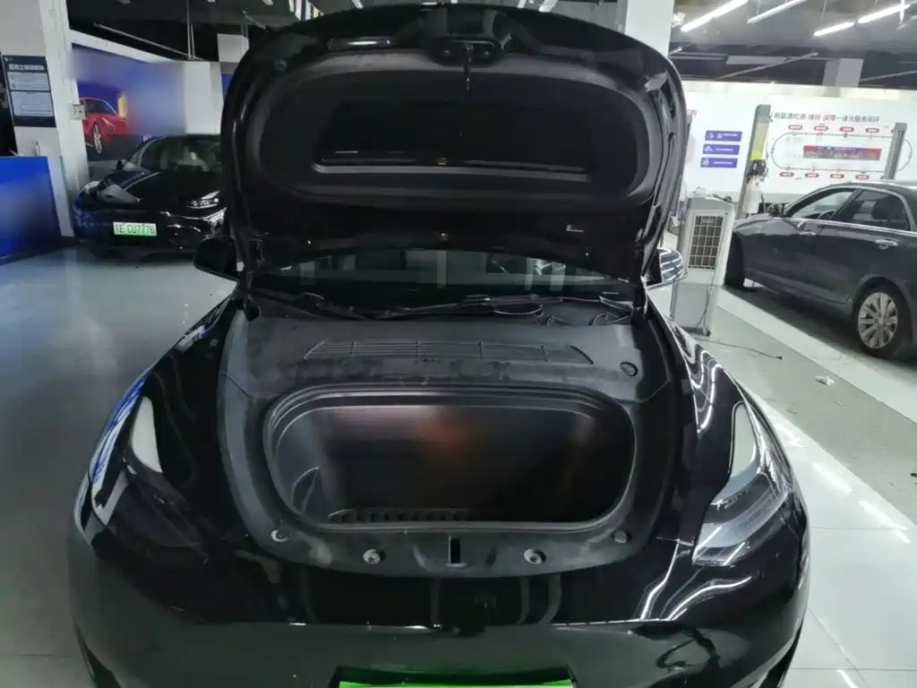 Tesla Model Y — фото 20