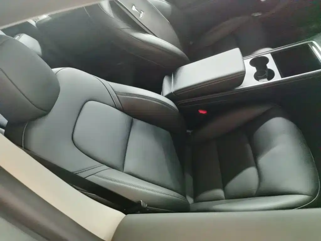 Tesla Model Y — фото 25
