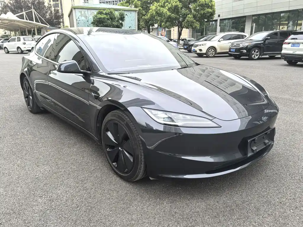 Tesla Model 3 — фото 3