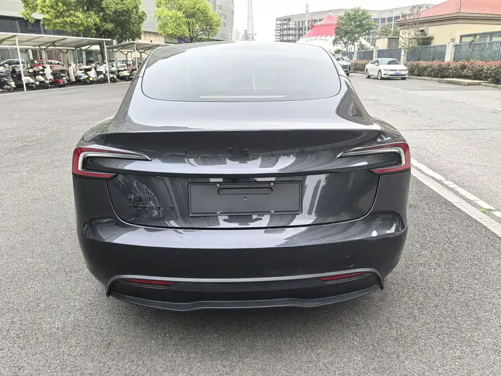 Tesla Model 3 — фото 8