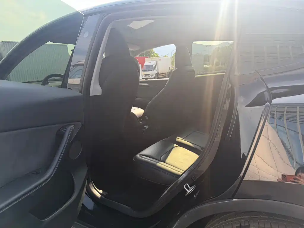 Tesla Model Y — фото 9