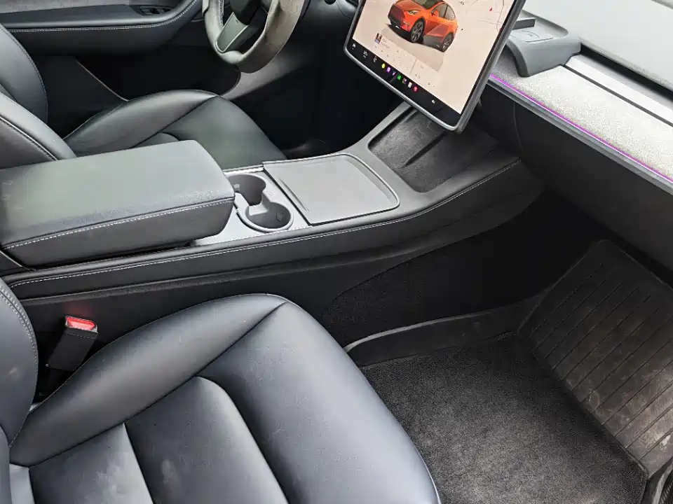 Tesla Model Y — фото 11