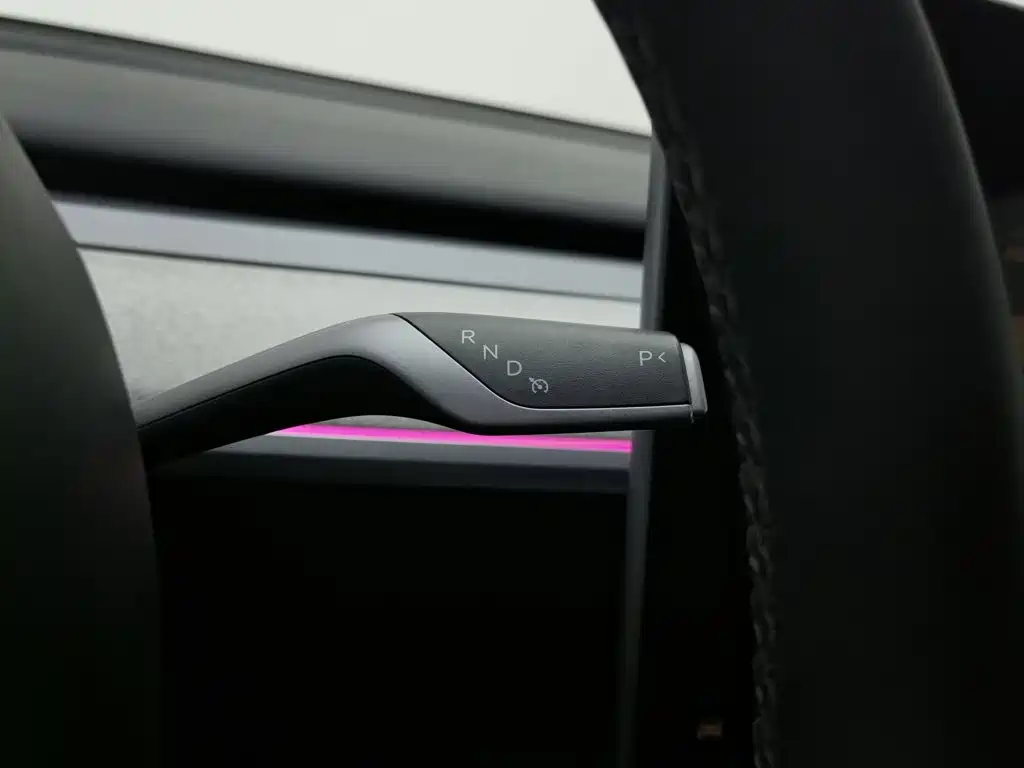 Tesla Model Y — фото 13