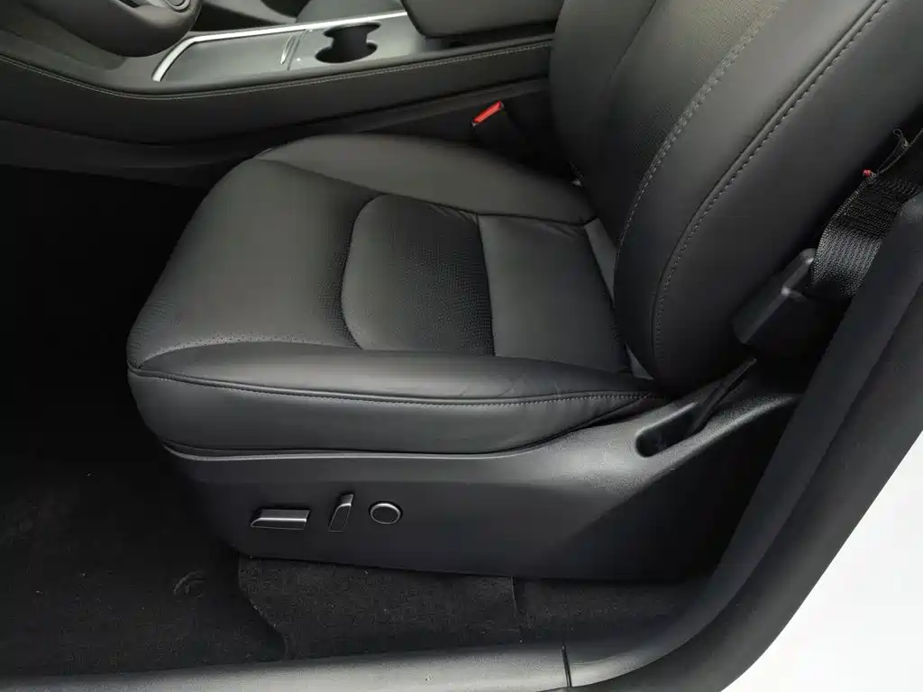 Tesla Model Y — фото 20
