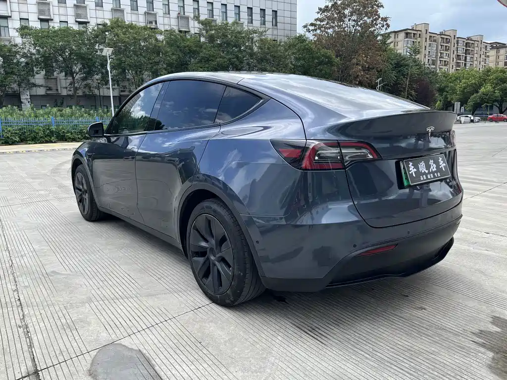 Tesla Model Y — фото 7