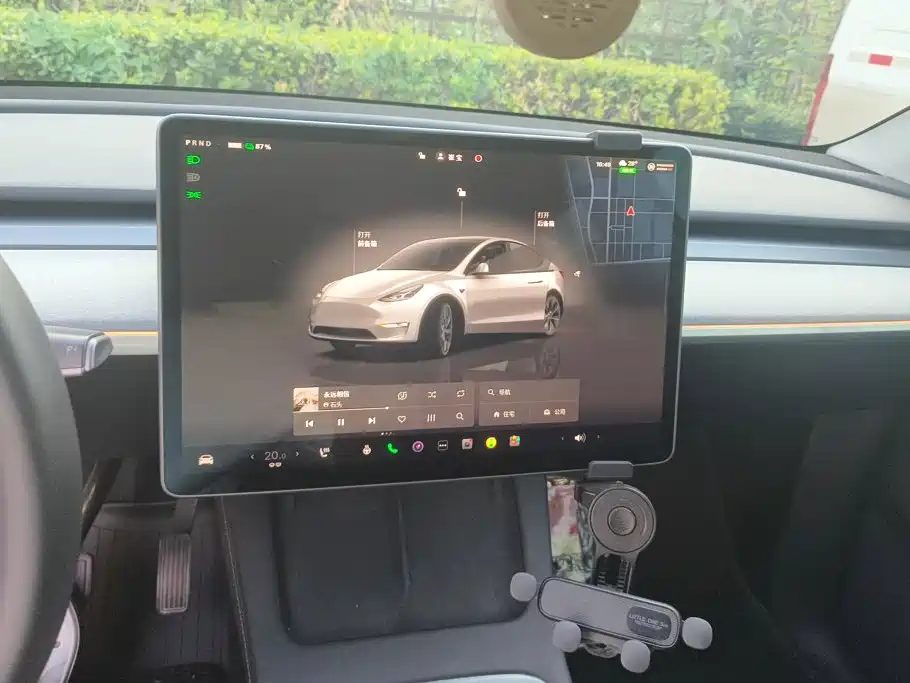 Tesla Model Y — фото 13