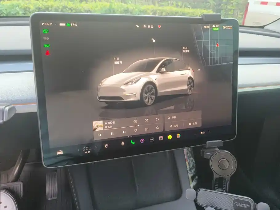 Tesla Model Y — фото 14