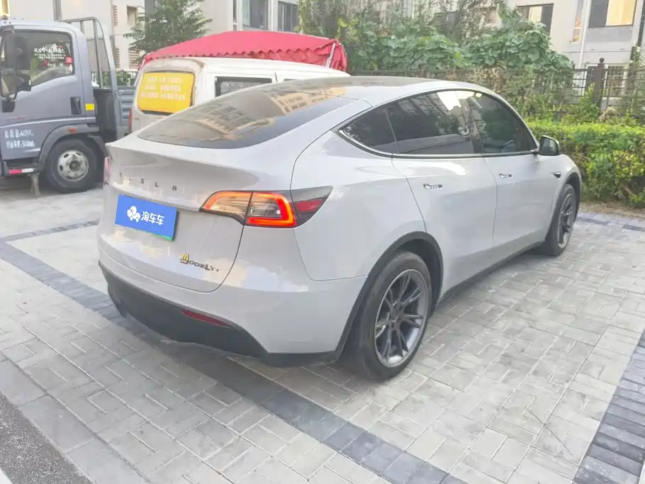 Tesla Model Y — фото 3
