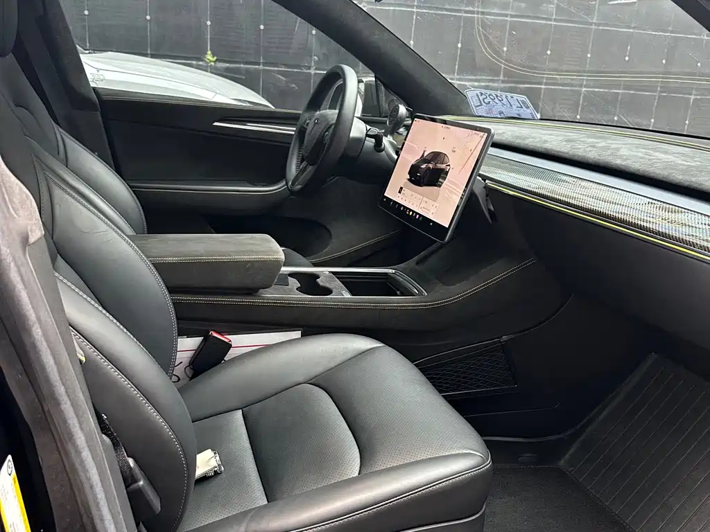 Tesla Model Y — фото 10