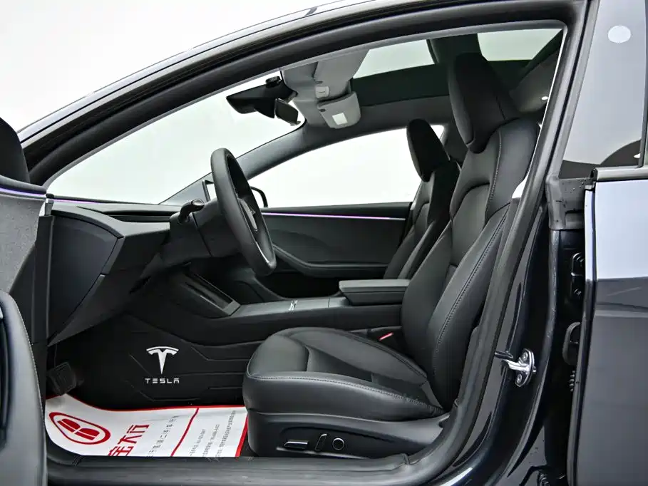 Tesla Model 3 — фото 11