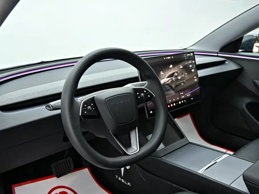 Tesla Model 3 — фото 14