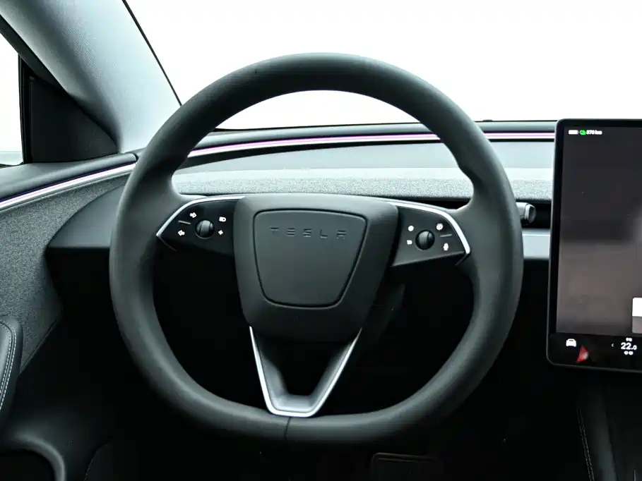 Tesla Model 3 — фото 19