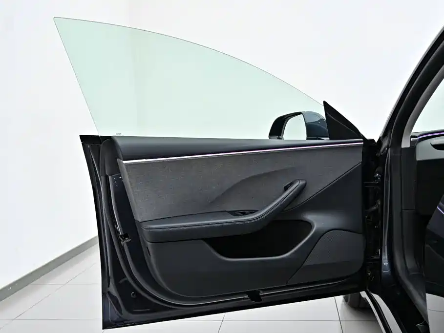 Tesla Model 3 — фото 20