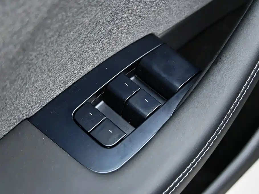 Tesla Model 3 — фото 23