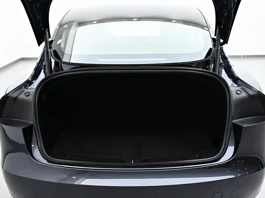 Tesla Model 3 — фото 34