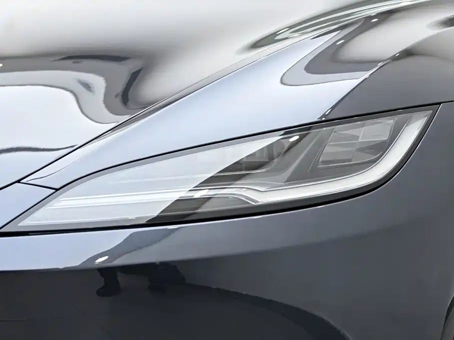 Tesla Model 3 — фото 9