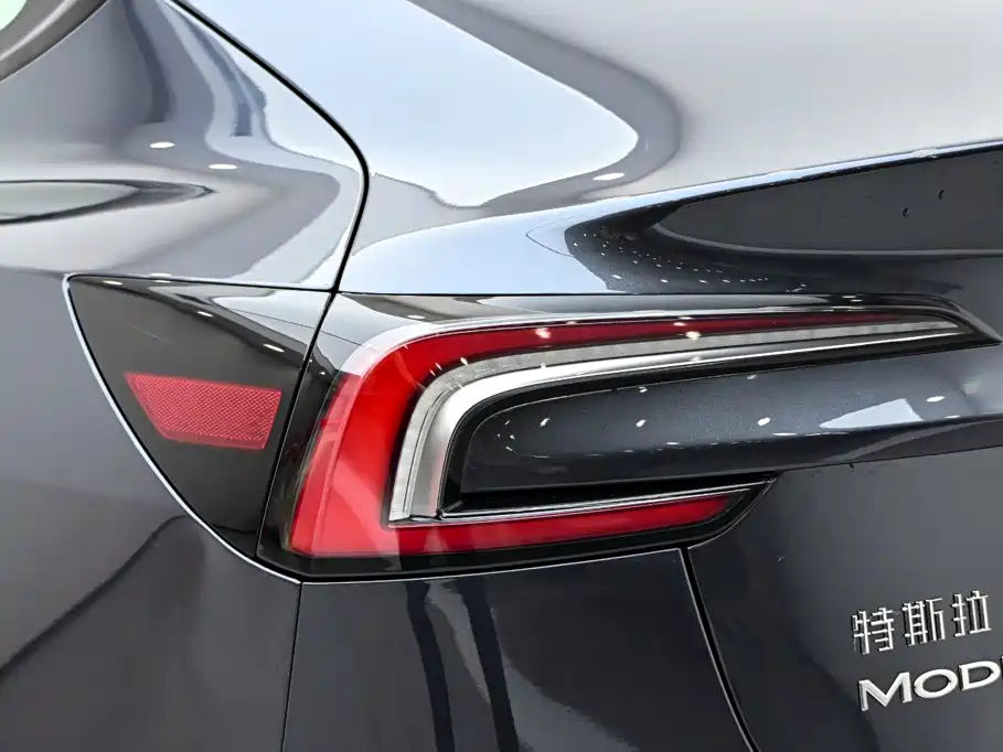 Tesla Model 3 — фото 10
