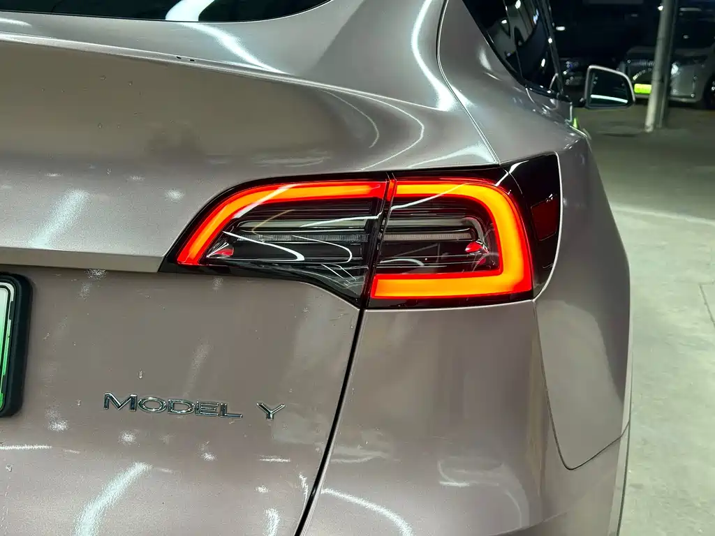 Tesla Model Y — фото 6