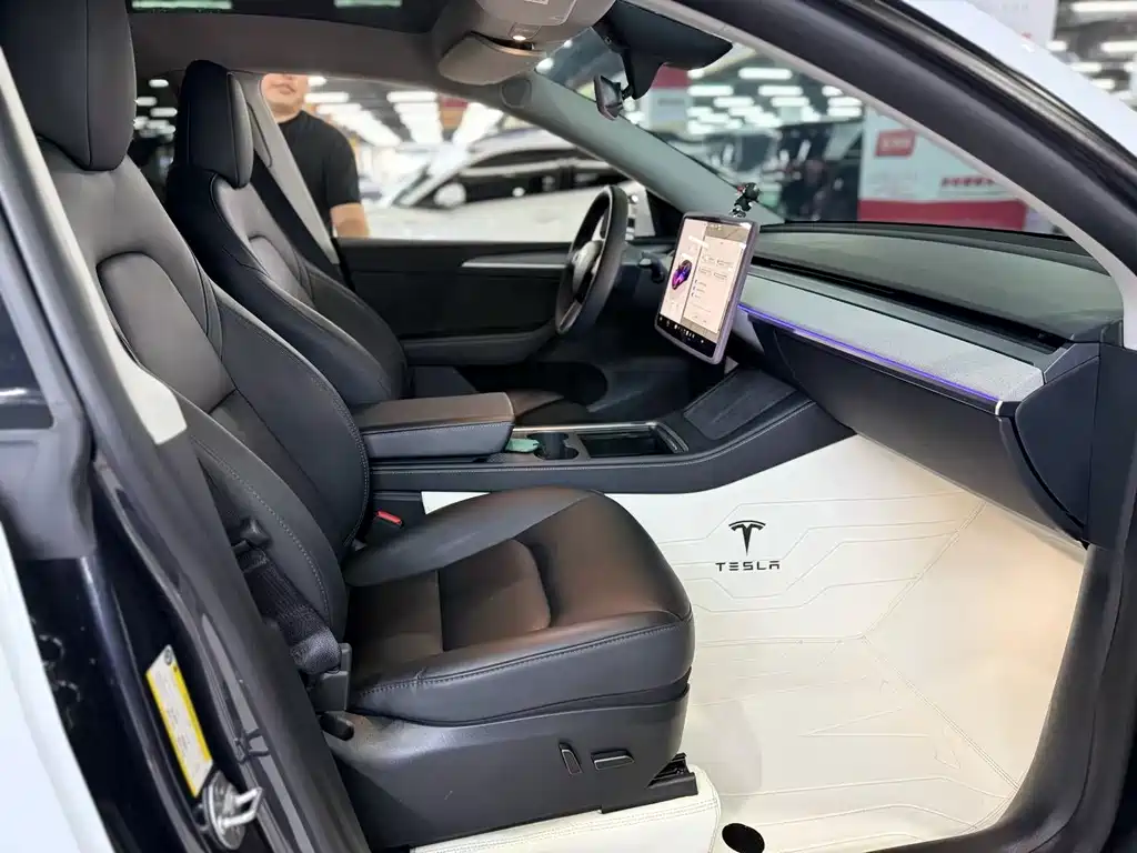 Tesla Model Y — фото 7