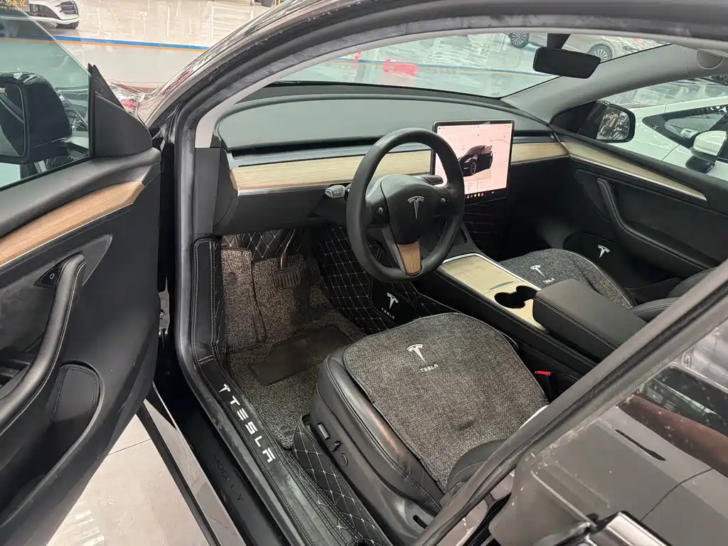 Tesla Model Y — фото 4