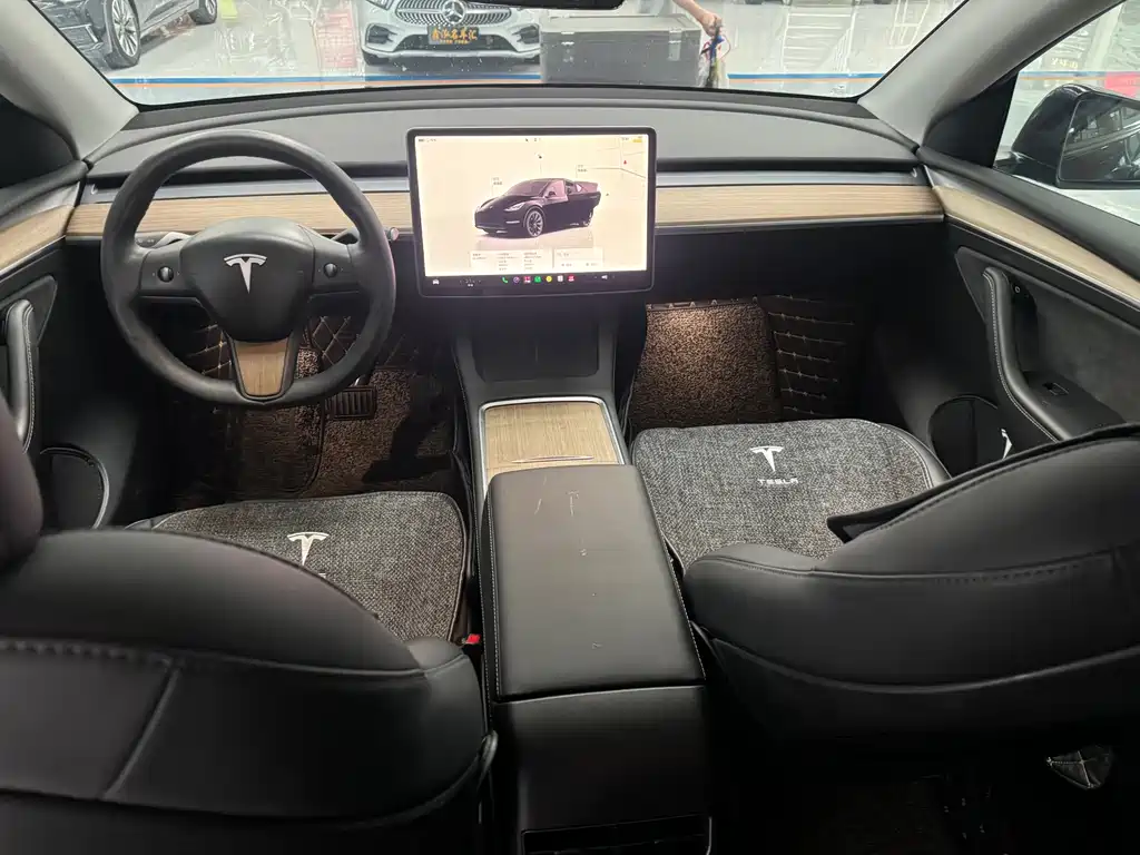 Tesla Model Y — фото 5