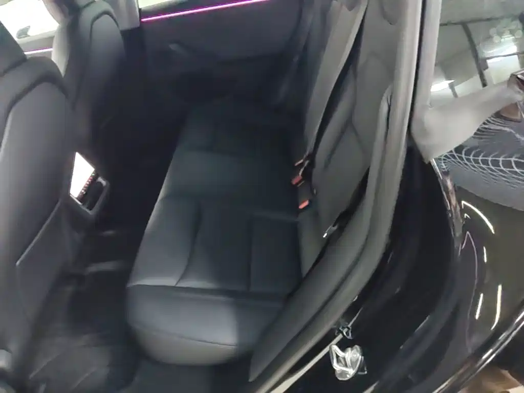 Tesla Model 3 — фото 17