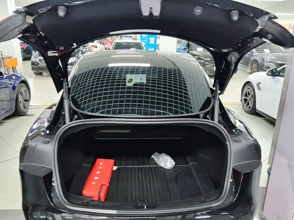 Tesla Model 3 — фото 19