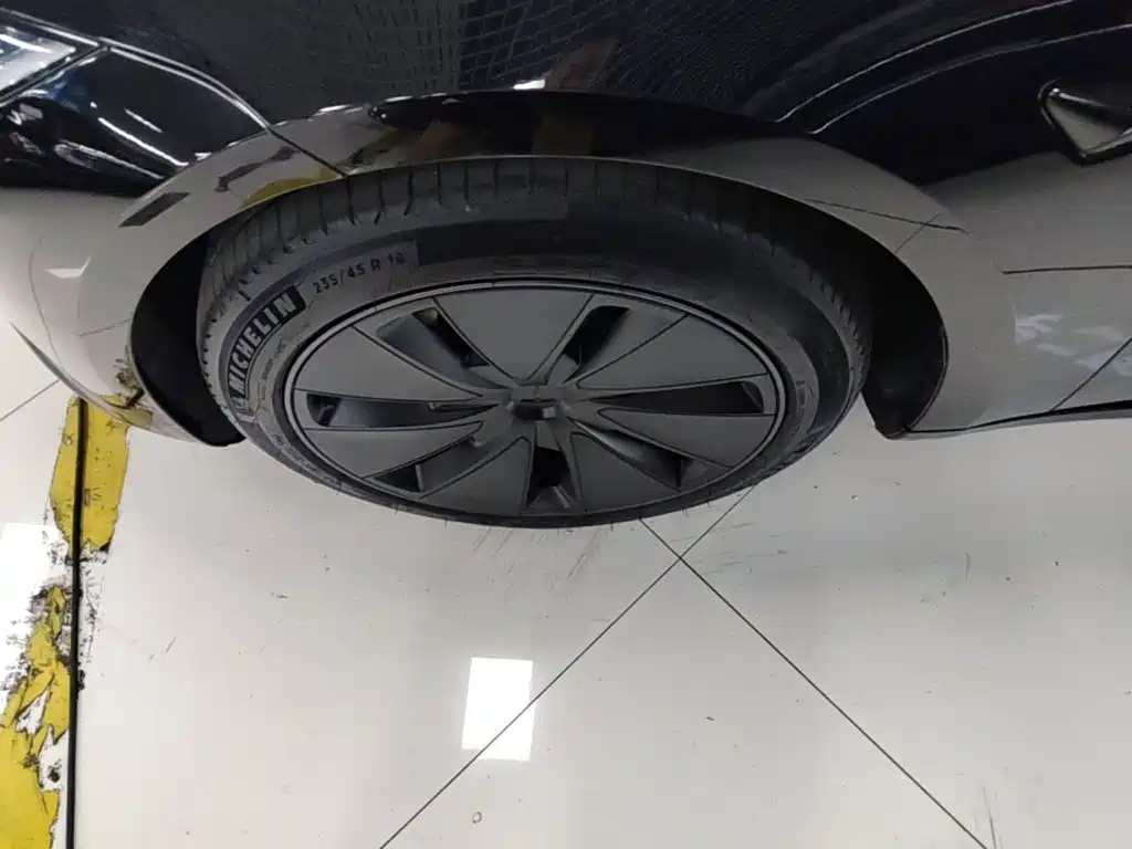 Tesla Model 3 — фото 23