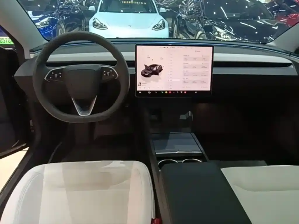 Tesla Model 3 — фото 10