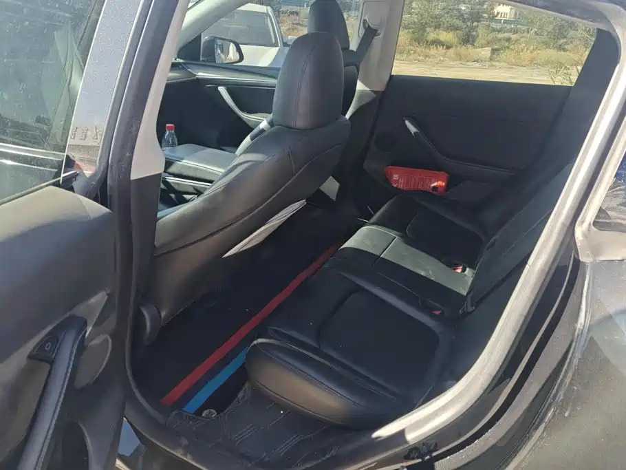 Tesla Model Y — фото 11