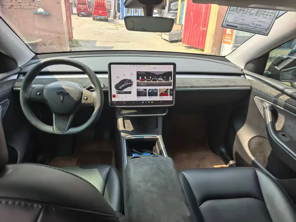 Tesla Model Y — фото 8
