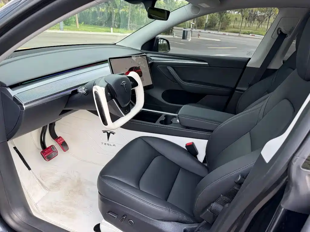 Tesla Model Y — фото 7