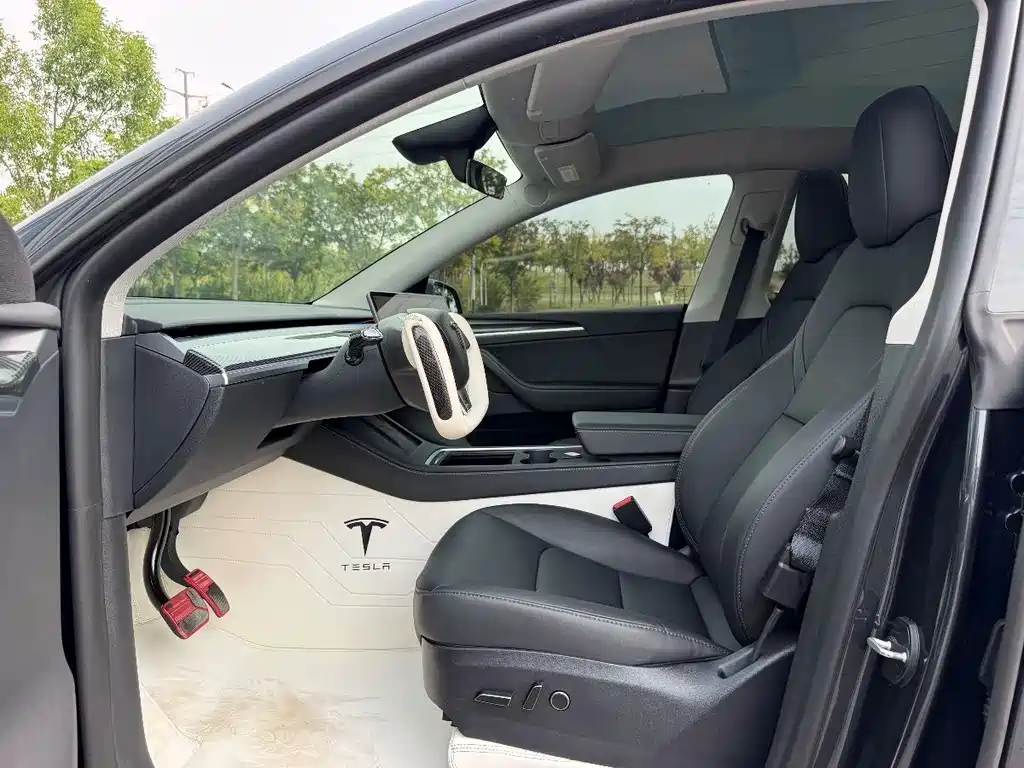 Tesla Model Y — фото 9