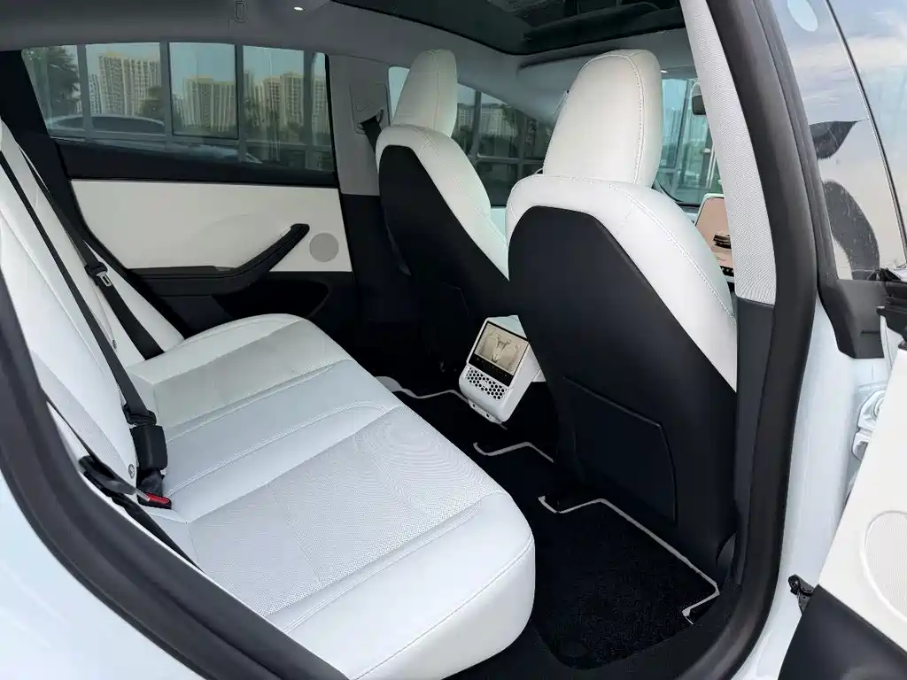 Tesla Model 3 — фото 13