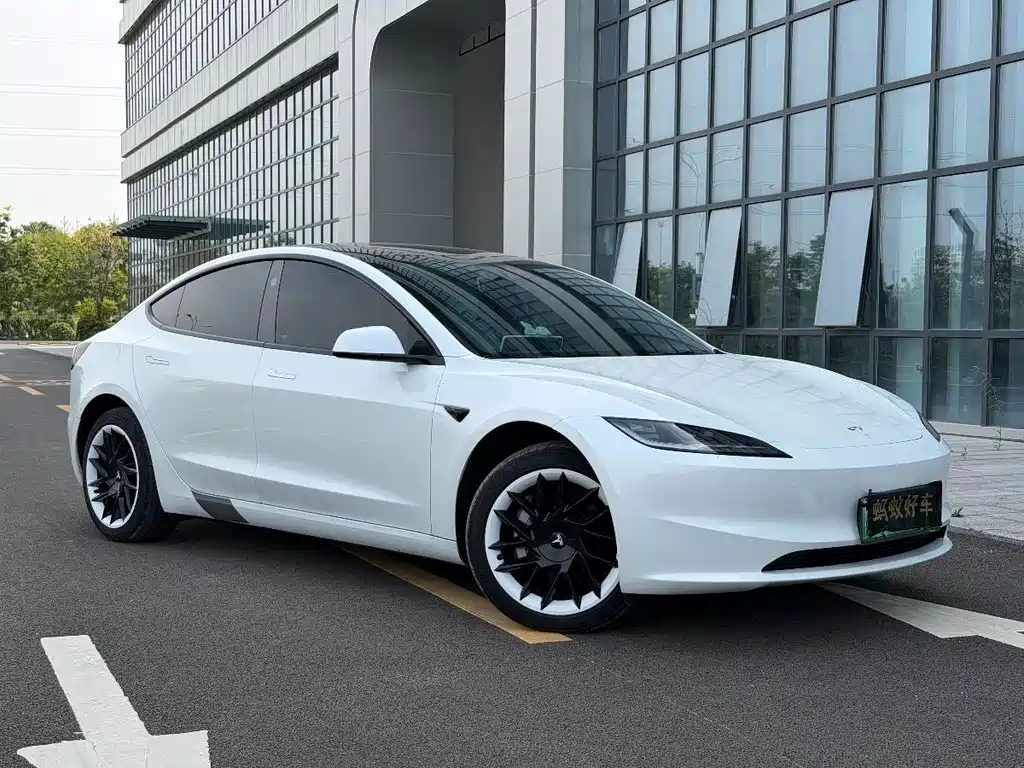 Tesla Model 3 — фото 3