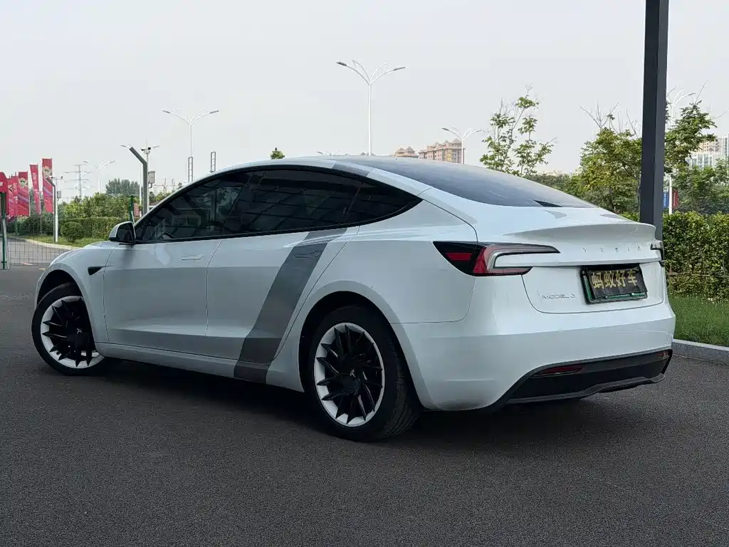 Tesla Model 3 — фото 4