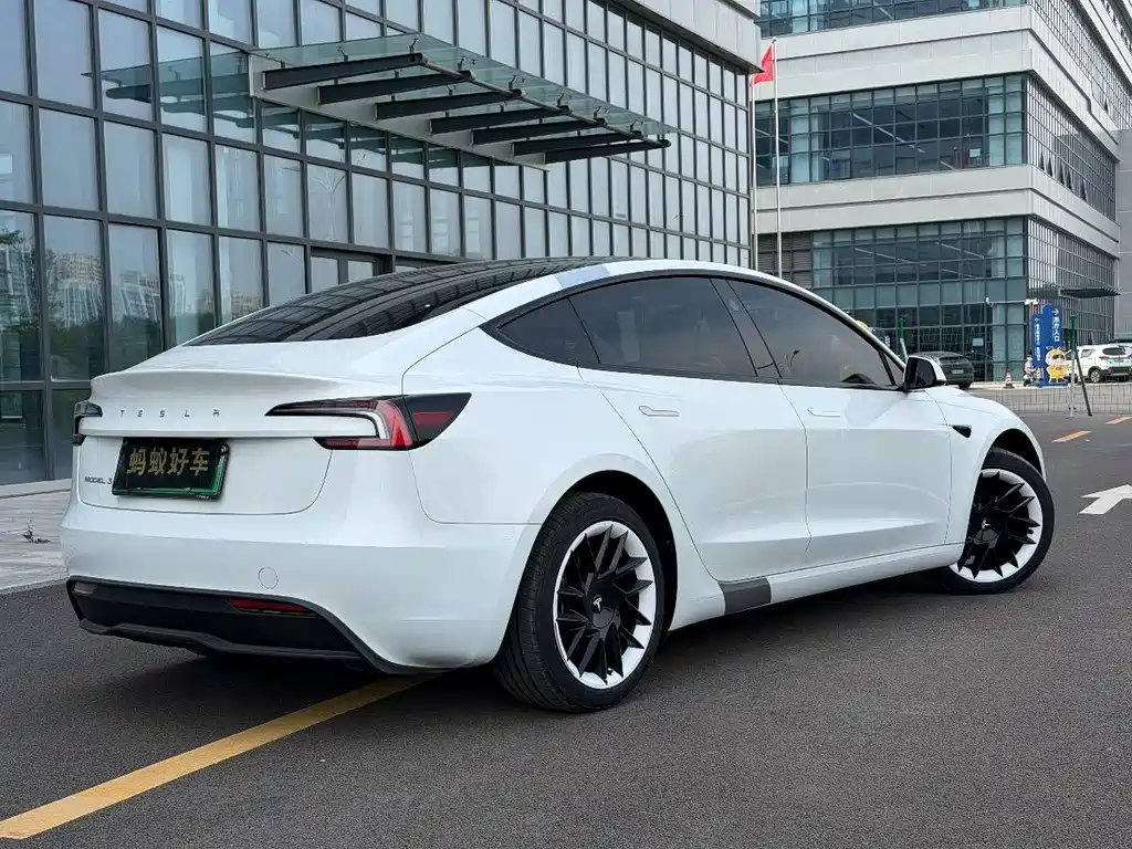 Tesla Model 3 — фото 6