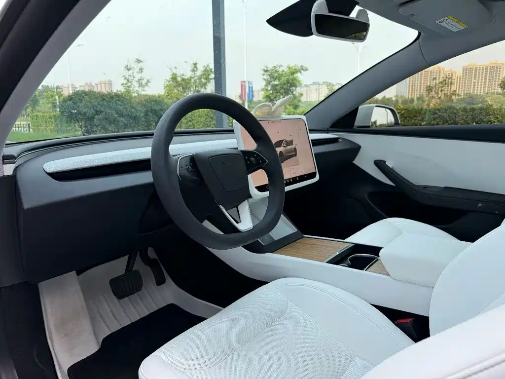 Tesla Model 3 — фото 7