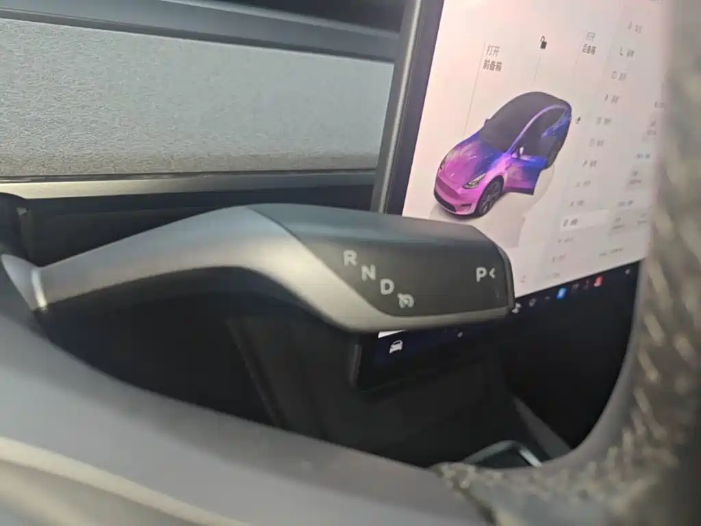 Tesla Model Y — фото 14