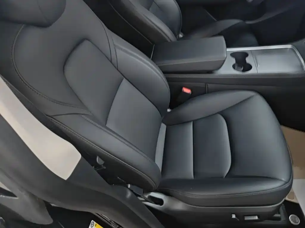 Tesla Model Y — фото 25
