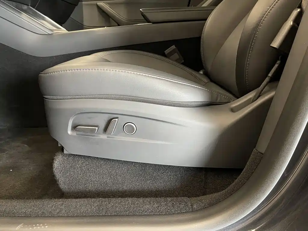 Tesla Model Y — фото 24