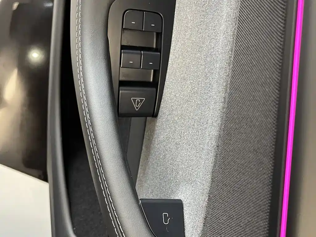 Tesla Model Y — фото 25