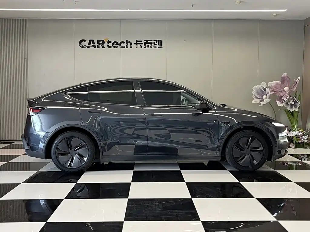 Tesla Model Y — фото 4