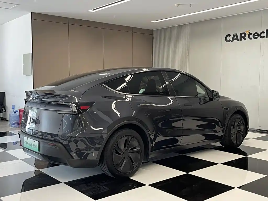 Tesla Model Y — фото 5