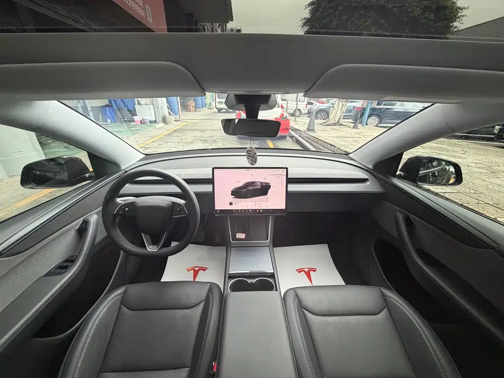 Tesla Model Y — фото 7